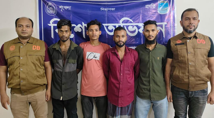 আশুলিয়ায় ছিনতাইকারীসহ গ্রেপ্তার ৫